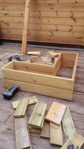 Budowa drewnianej donicy