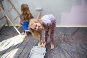 Malujemy ściany w pokoju dziecięcym – dobór farb i kolorów