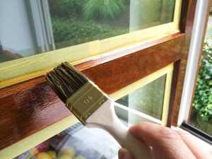 Fensterrahmen streichen