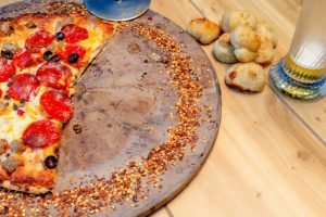 Pizza party – czyli niezbędne akcesoria do przygotowania i serwowania