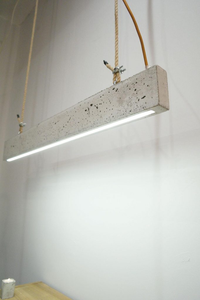 Światło zza betonu – lampy z betonu