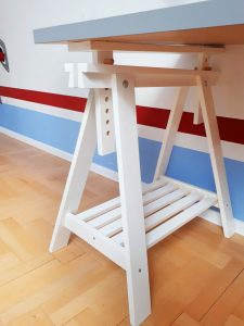 Biurko na koziołkach – rozwiązanie na zmienne potrzeby