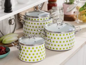 Garnki emaliowane – jakie kupić i jak o nie dbać