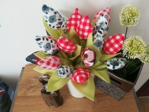 Tulipany z materiału – jak uszyć