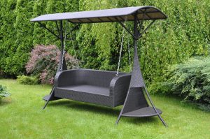Huśtawki ogrodowe – pobujajmy się leniwie