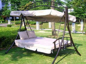 Huśtawki ogrodowe – pobujajmy się leniwie