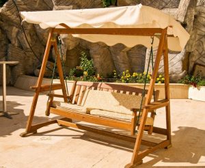 Huśtawki ogrodowe – pobujajmy się leniwie