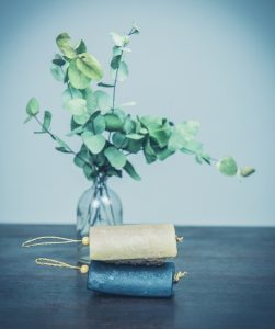 Taka zwykła gałązka w delikatnym wazonie