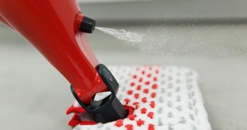 Mopy do mycia podłogi – jaki wybrać