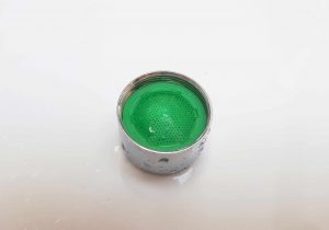 Wymiana perlatora w baterii umywalkowej