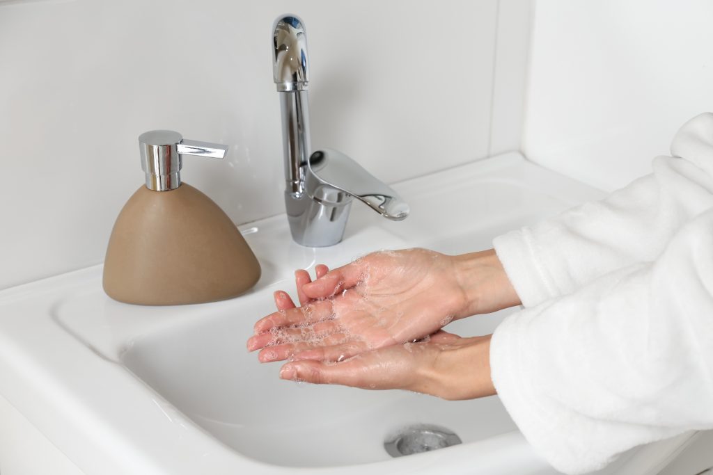 Mydło do rąk z zapasu i dozownika – higieniczne mycie rąk wygodnie i ekonomicznie